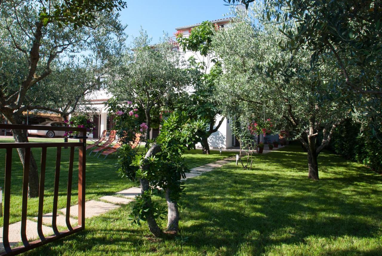Weis Apartments Ρόβινι Δωμάτιο φωτογραφία