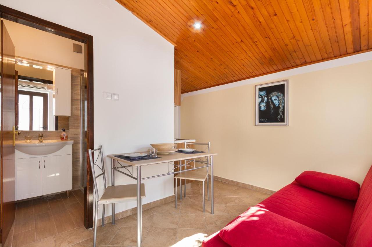 Weis Apartments Ρόβινι Εξωτερικό φωτογραφία