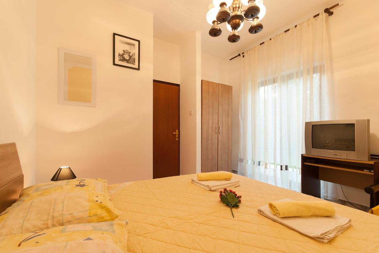 Weis Apartments Ρόβινι Δωμάτιο φωτογραφία