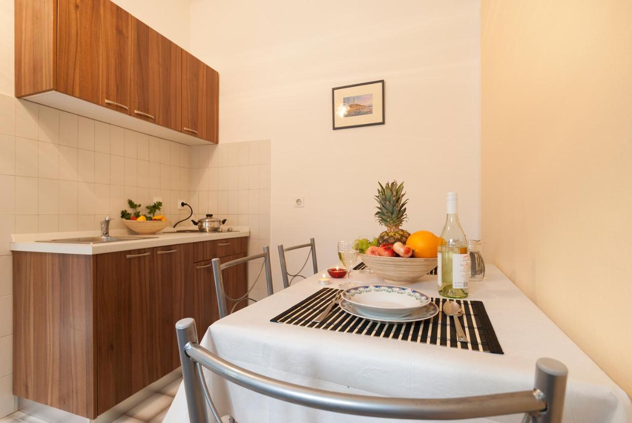 Weis Apartments Ρόβινι Δωμάτιο φωτογραφία