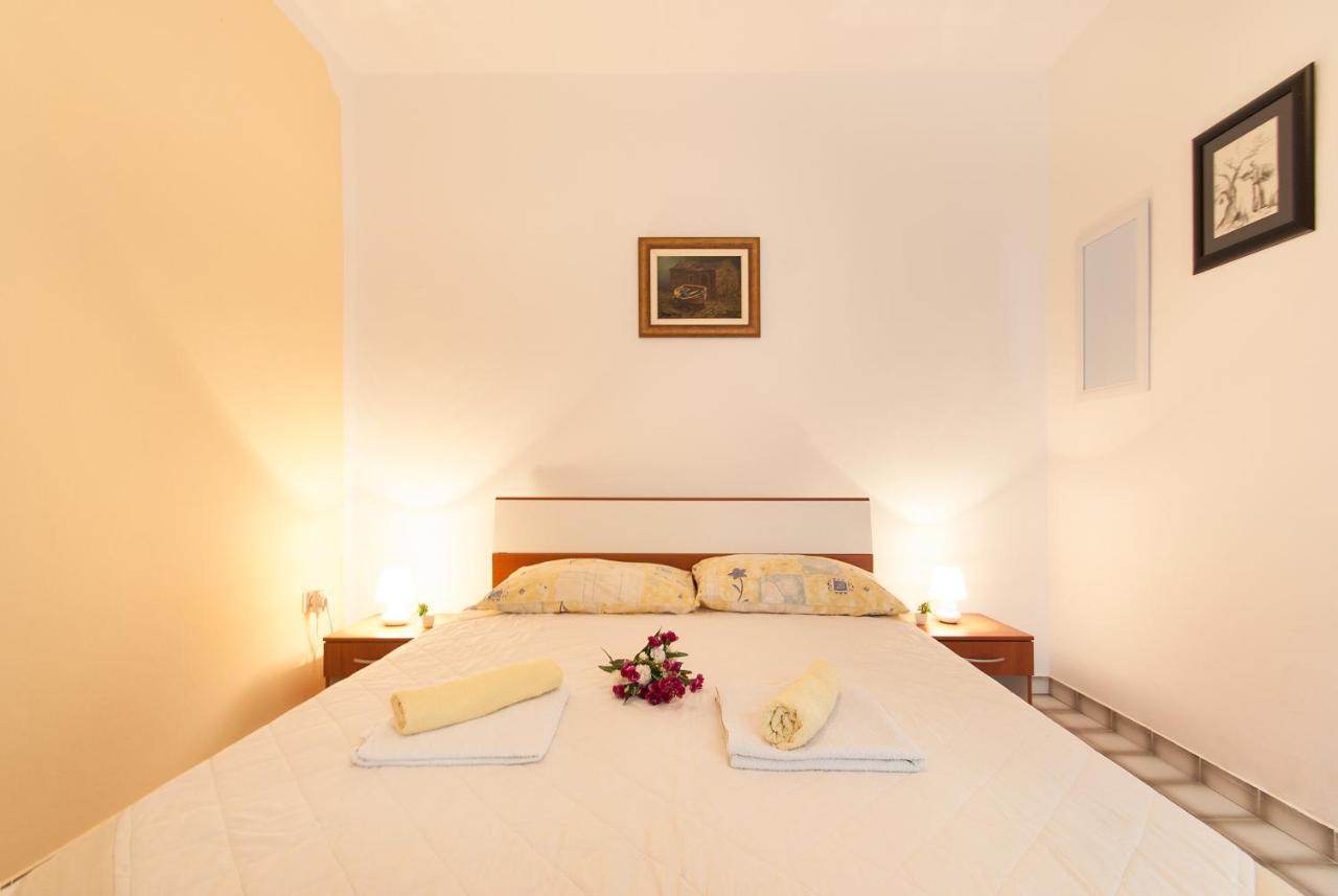 Weis Apartments Ρόβινι Δωμάτιο φωτογραφία