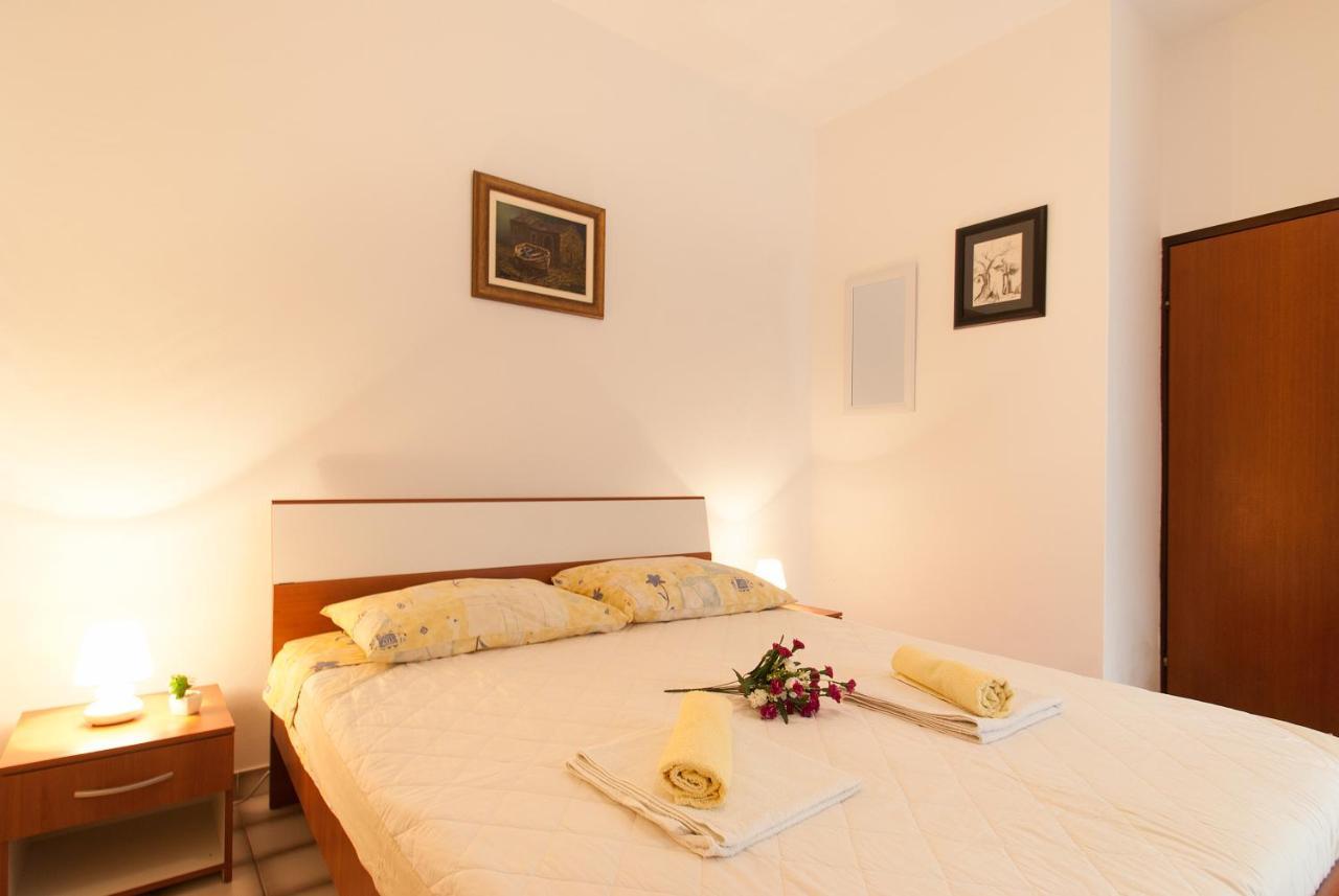 Weis Apartments Ρόβινι Δωμάτιο φωτογραφία