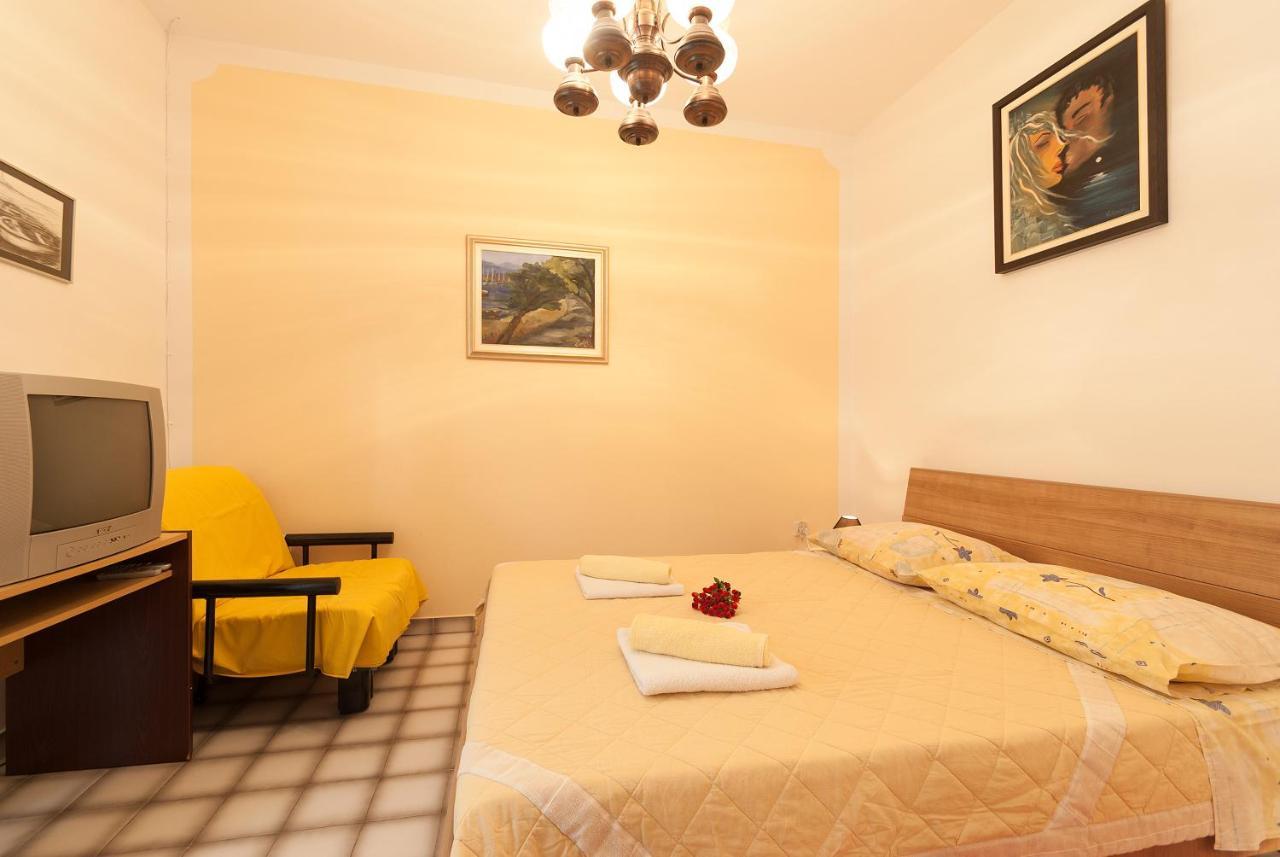 Weis Apartments Ρόβινι Δωμάτιο φωτογραφία