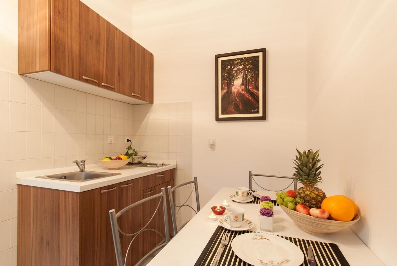 Weis Apartments Ρόβινι Δωμάτιο φωτογραφία