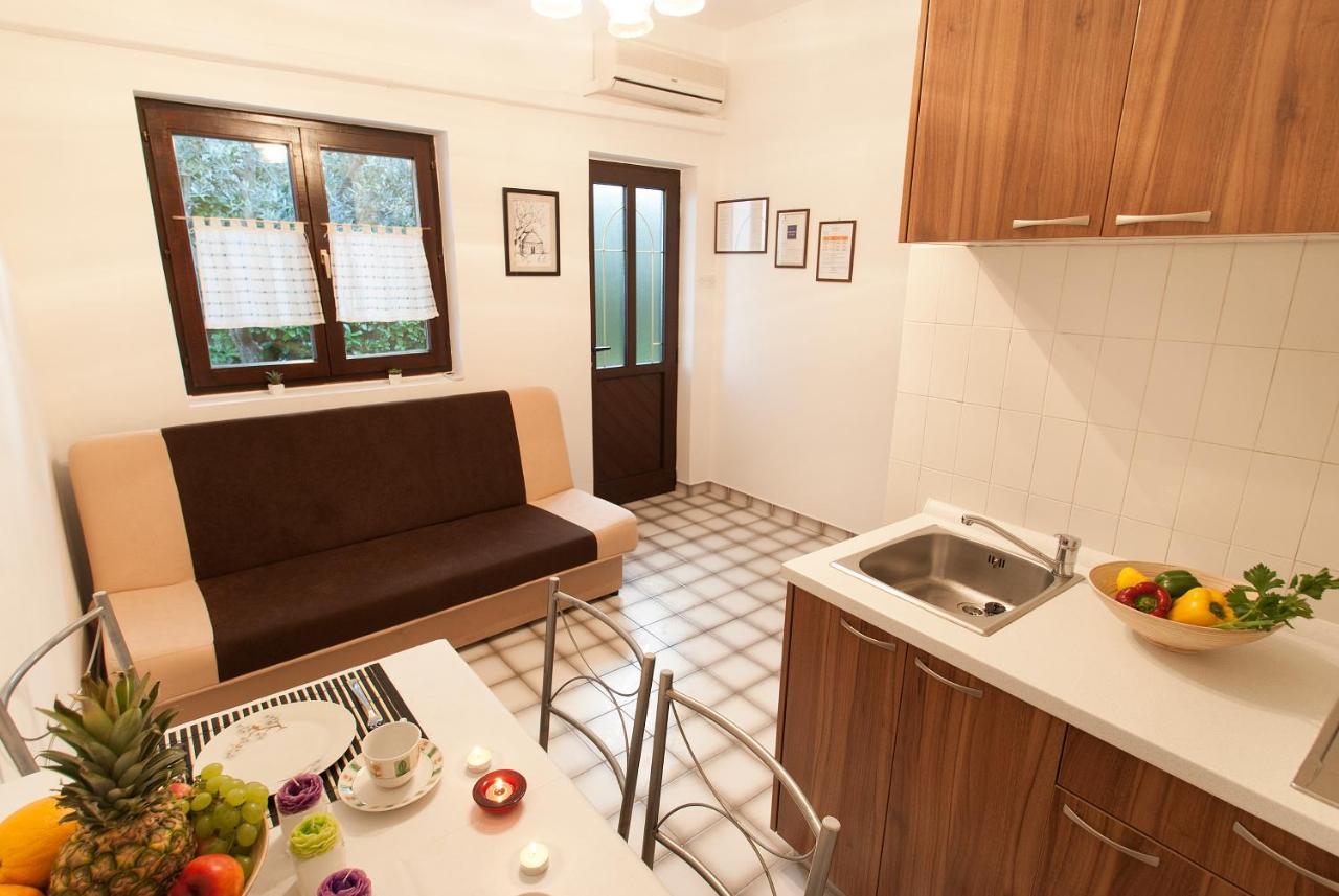 Weis Apartments Ρόβινι Δωμάτιο φωτογραφία