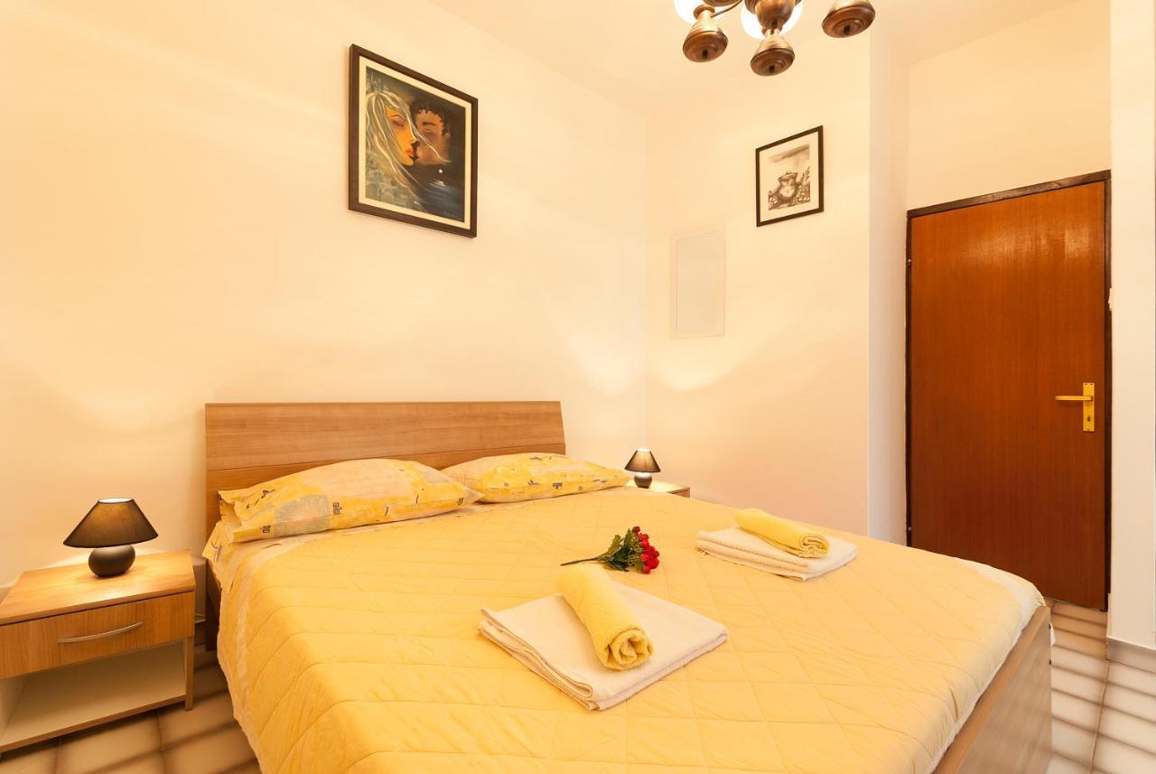 Weis Apartments Ρόβινι Δωμάτιο φωτογραφία