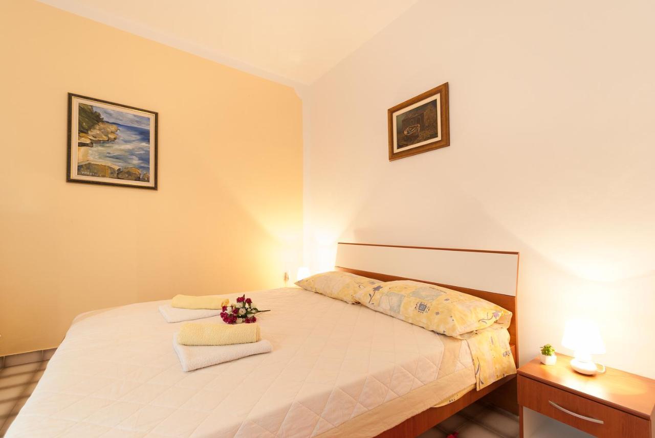 Weis Apartments Ρόβινι Δωμάτιο φωτογραφία